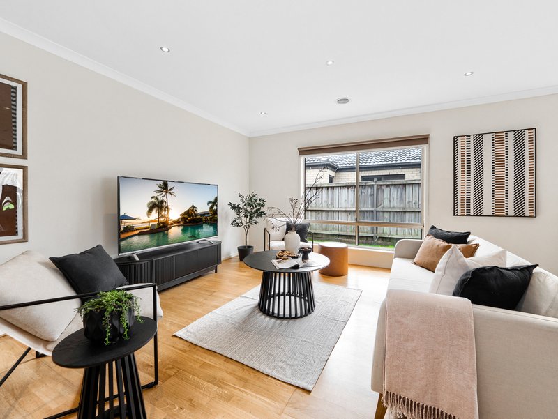 Photo - 11 Malmesbury Road, Cranbourne North VIC 3977 - Image 11