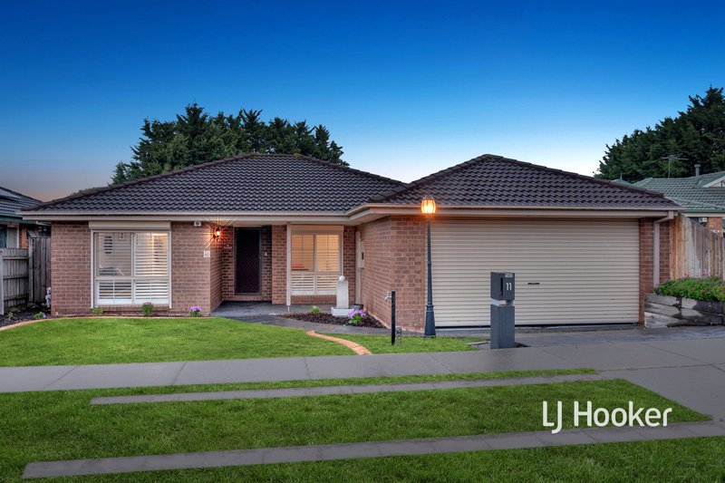 11 Manatoka Crescent, Hampton Park VIC 3976