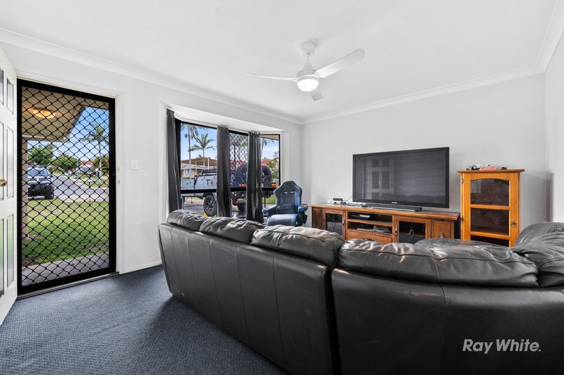 Photo - 11 Mandeville Place, Regents Park QLD 4118 - Image 2