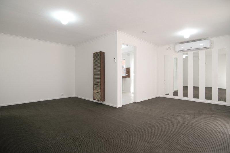 Photo - 11 Manning Close, Hampton Park VIC 3976 - Image 7