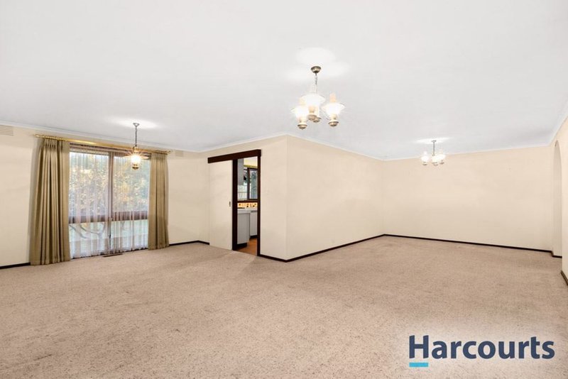 Photo - 11 Mannix Square, Wantirna VIC 3152 - Image 4