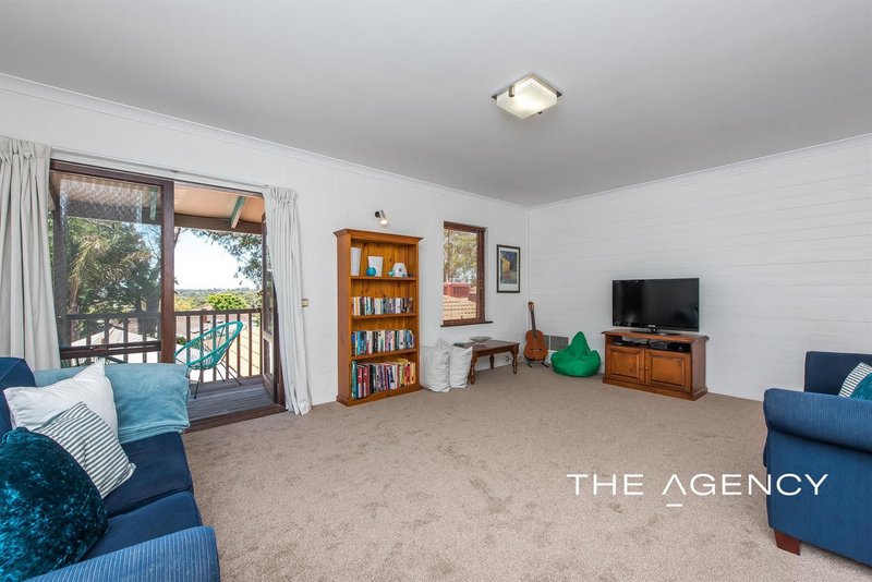 Photo - 11 Mansel Place, Duncraig WA 6023 - Image 9