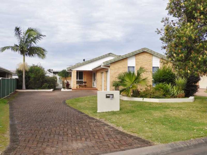 Photo - 11 Margina Close, Tuncurry NSW 2428 - Image 2