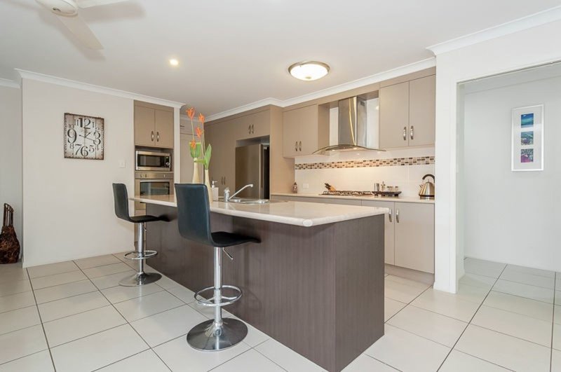 Photo - 11 Markowitz Place, Kirkwood QLD 4680 - Image 2