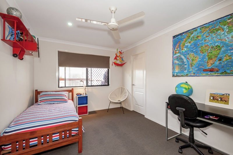 Photo - 11 Markowitz Place, Kirkwood QLD 4680 - Image 16