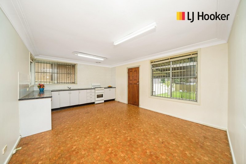 Photo - 11 Marlborough Street, Fairfield Heights NSW 2165 - Image 2