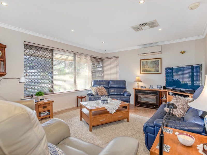 Photo - 11 Marlow Way, Thornlie WA 6108 - Image 8