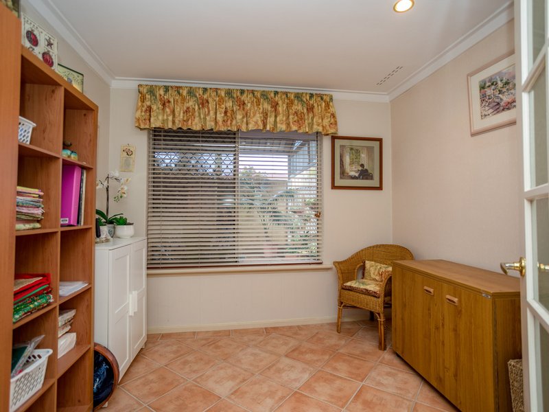 Photo - 11 Marlow Way, Thornlie WA 6108 - Image 9