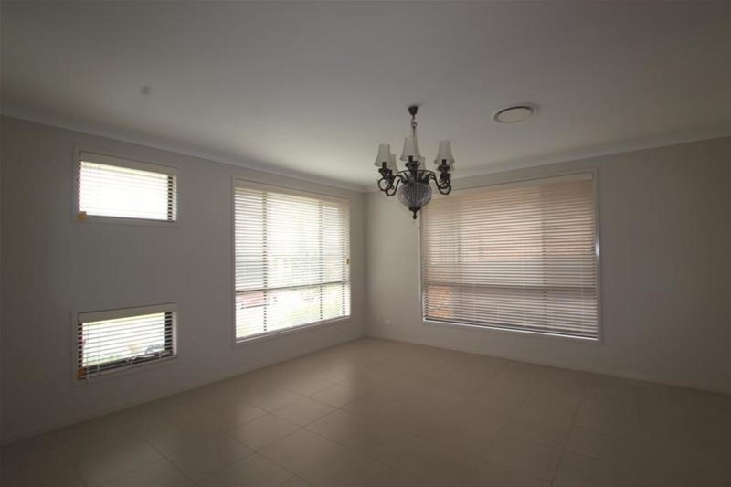 Photo - 11 Marshall Avenue, Spring Farm NSW 2570 - Image 3