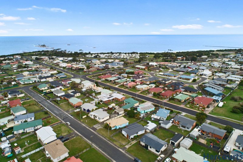 Photo - 11 Mary Street, West Ulverstone TAS 7315 - Image 2