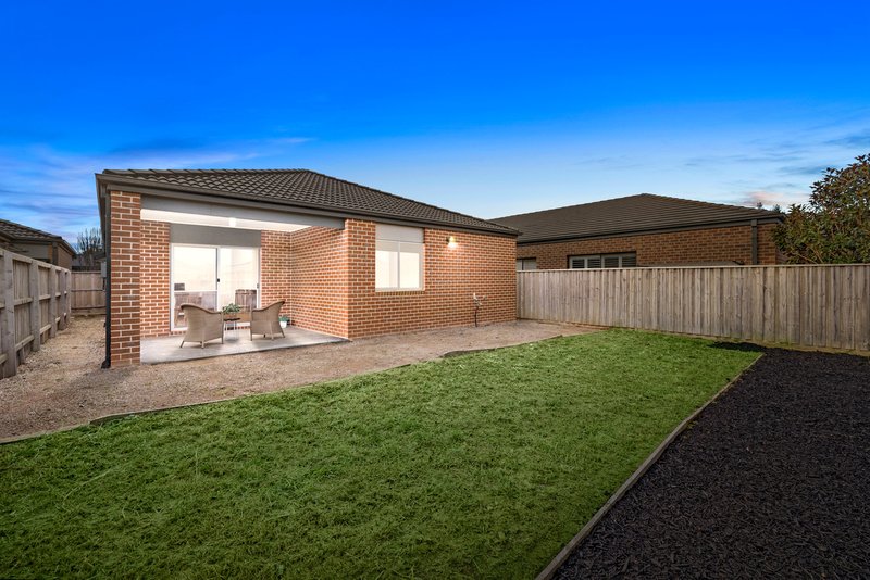 Photo - 11 Mathoura Ave , Werribee VIC 3030 - Image 15