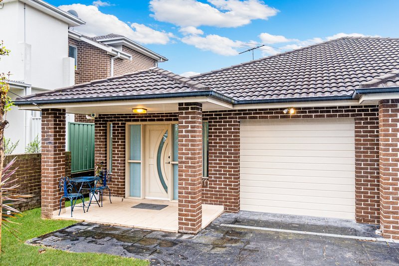 Photo - 11 Matthews Avenue, East Hills NSW 2213 - Image 1