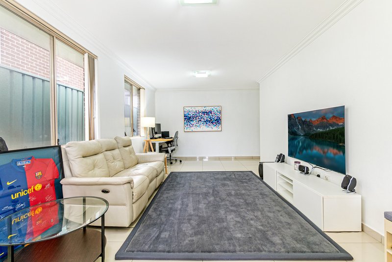 Photo - 11 Matthews Avenue, East Hills NSW 2213 - Image 4