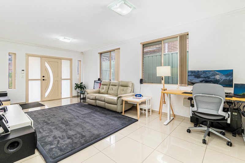 Photo - 11 Matthews Avenue, East Hills NSW 2213 - Image 5