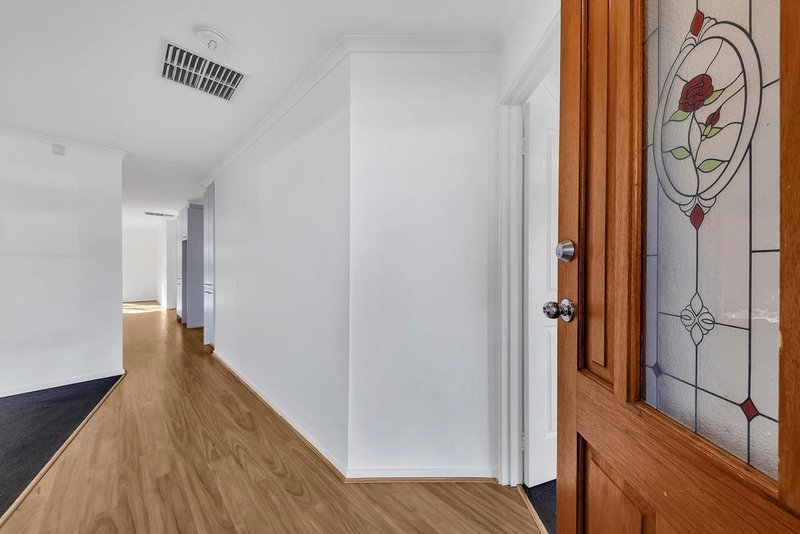 Photo - 11 Mcconnel Crescent, Roxburgh Park VIC 3064 - Image 2