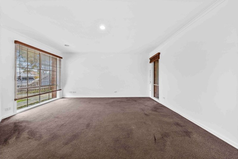 Photo - 11 Mcconnel Crescent, Roxburgh Park VIC 3064 - Image 3