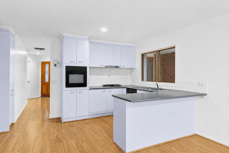 Photo - 11 Mcconnel Crescent, Roxburgh Park VIC 3064 - Image 7