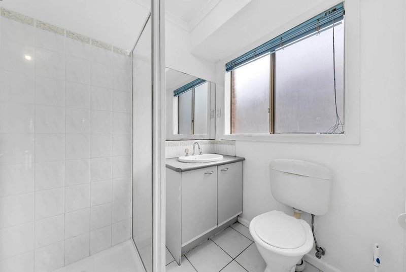 Photo - 11 Mcconnel Crescent, Roxburgh Park VIC 3064 - Image 12