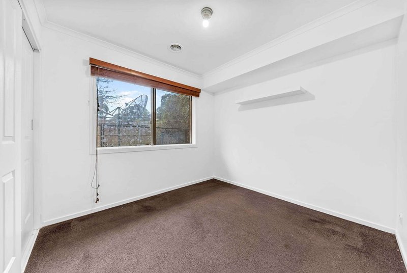 Photo - 11 Mcconnel Crescent, Roxburgh Park VIC 3064 - Image 14