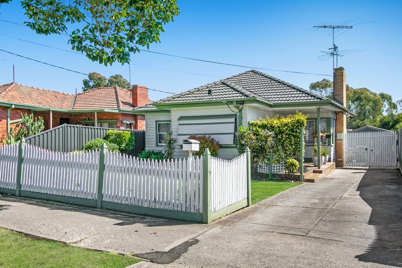 11 Mcfadzean Avenue, Reservoir VIC 3073