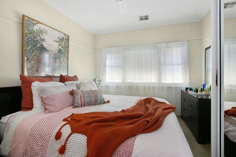 Photo - 11 Mcfadzean Avenue, Reservoir VIC 3073 - Image 7