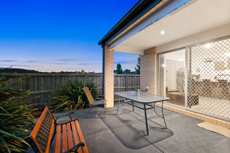 Photo - 11 Mckenna Place, Pakenham VIC 3810 - Image 8