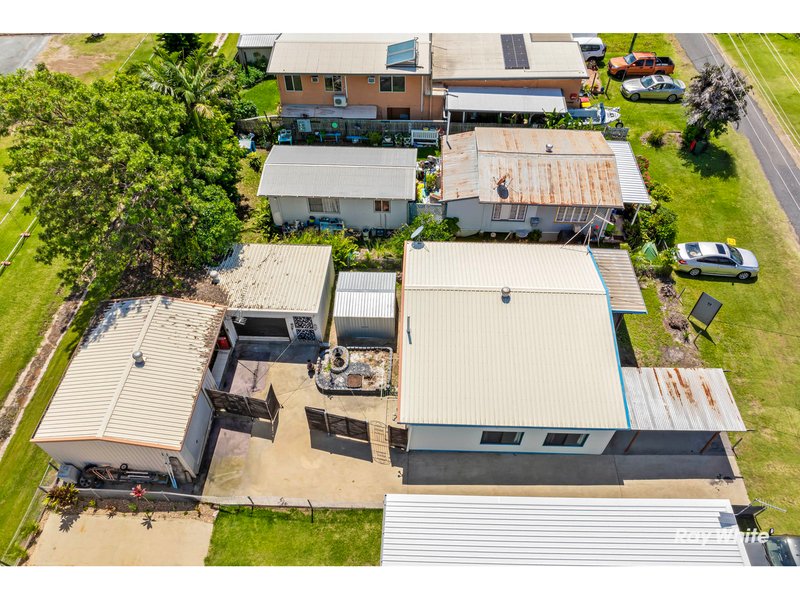 Photo - 11 Meadow Street, Keppel Sands QLD 4702 - Image 13