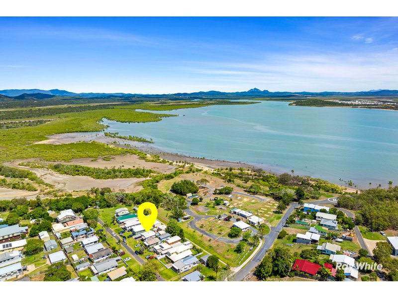 Photo - 11 Meadow Street, Keppel Sands QLD 4702 - Image 15