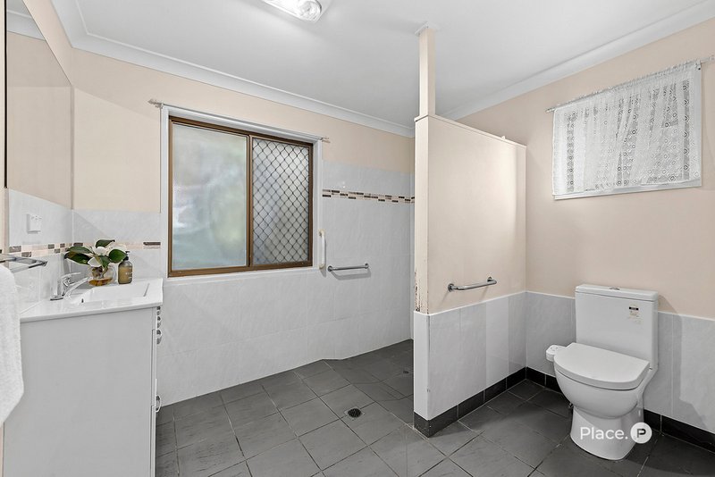 Photo - 11 Megalong Street, Holland Park West QLD 4121 - Image 22