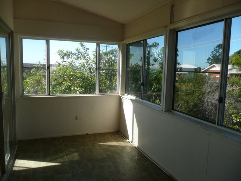Photo - 11 Meikleville Street, Meikleville Hill QLD 4703 - Image 3