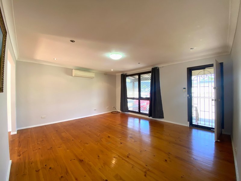 Photo - 11 Merinda Place, Bonnyrigg NSW 2177 - Image 3