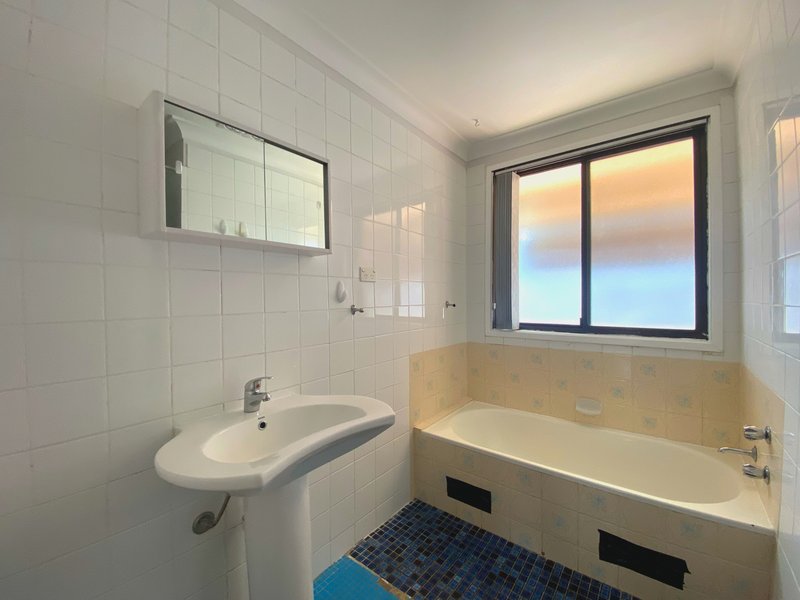 Photo - 11 Merinda Place, Bonnyrigg NSW 2177 - Image 5