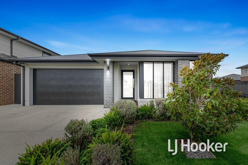 11 Merribrook Boulevard, Clyde VIC 3978