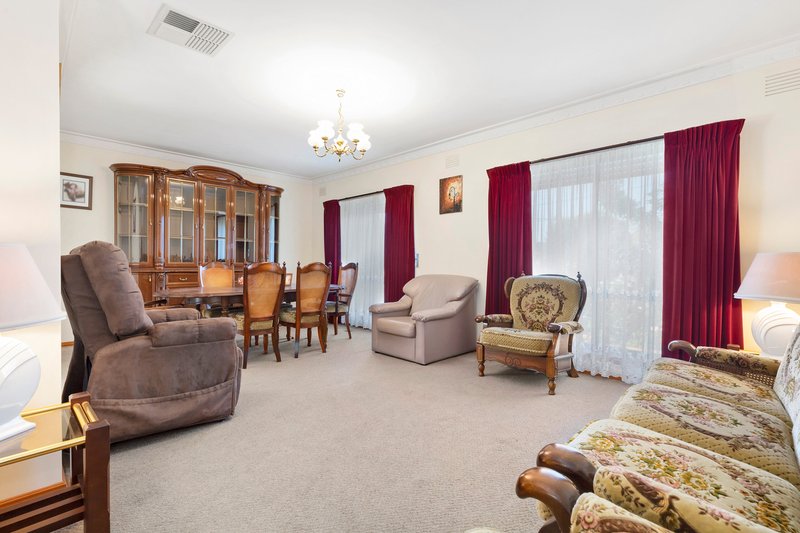 Photo - 11 Michelle Close, Thomastown VIC 3074 - Image 2