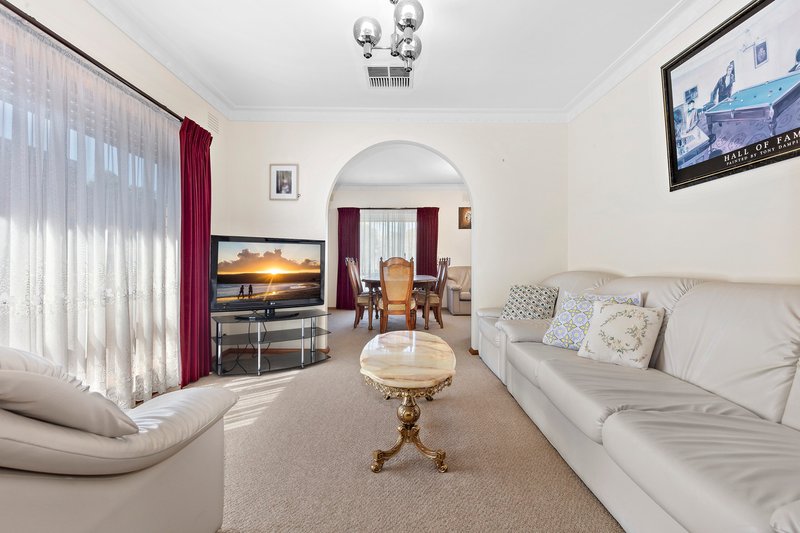 Photo - 11 Michelle Close, Thomastown VIC 3074 - Image 3