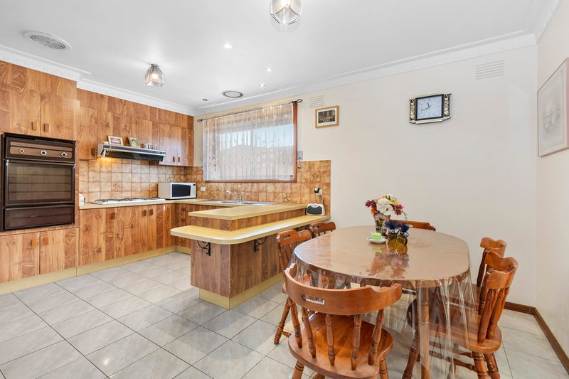 Photo - 11 Michelle Close, Thomastown VIC 3074 - Image 4