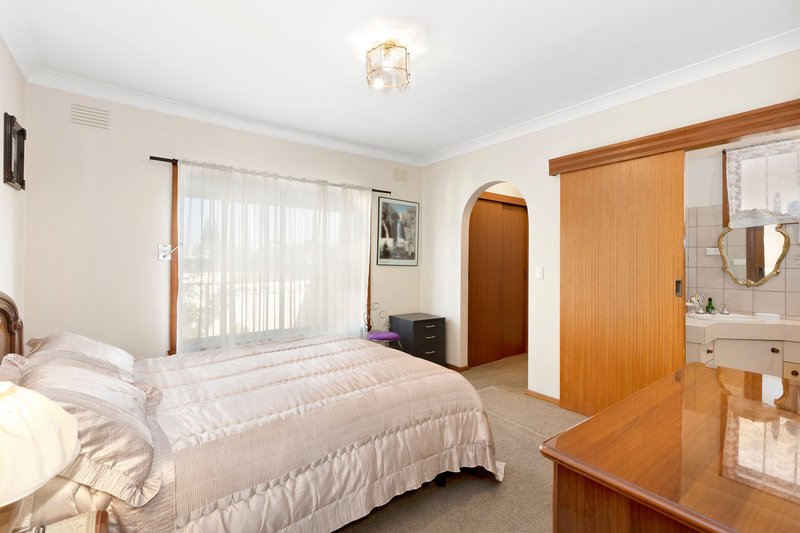 Photo - 11 Michelle Close, Thomastown VIC 3074 - Image 5