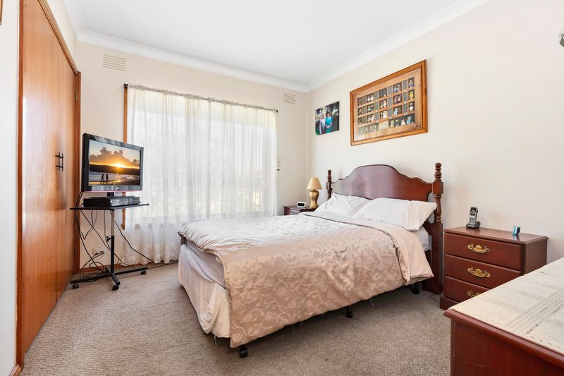 Photo - 11 Michelle Close, Thomastown VIC 3074 - Image 6