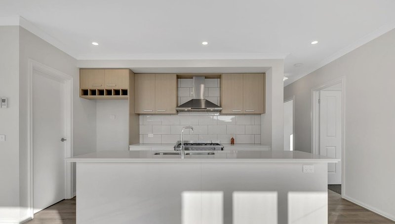 Photo - 11 Midford Avenue, Werribee VIC 3030 - Image 4
