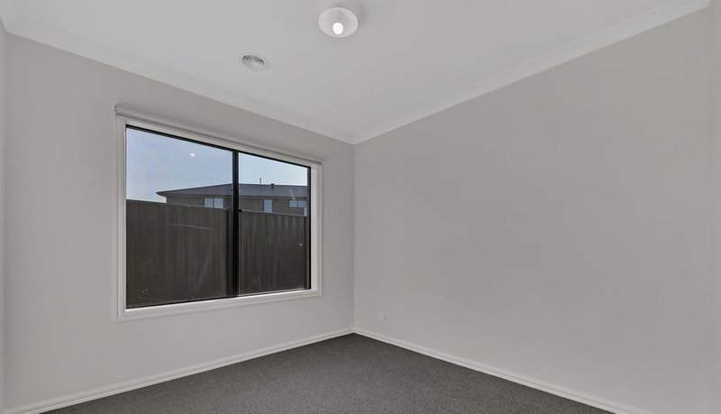 Photo - 11 Midford Avenue, Werribee VIC 3030 - Image 7