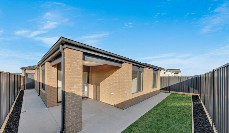 Photo - 11 Midford Avenue, Werribee VIC 3030 - Image 11