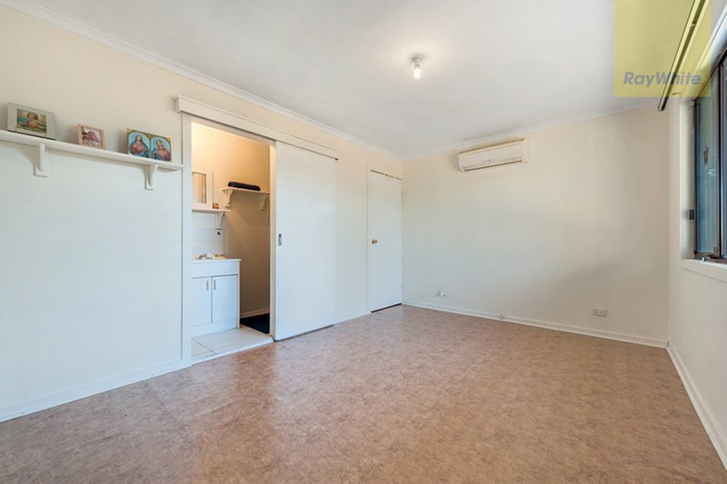 Photo - 11 Milburn Place, Craigieburn VIC 3064 - Image 11