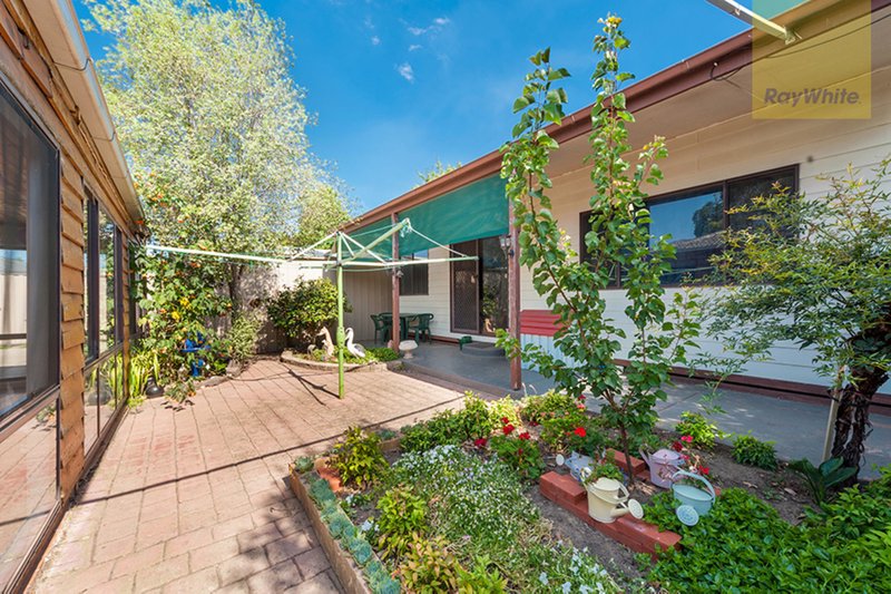 Photo - 11 Milburn Place, Craigieburn VIC 3064 - Image 15