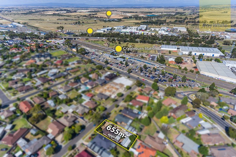 Photo - 11 Milburn Place, Craigieburn VIC 3064 - Image 17