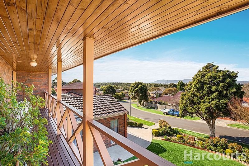 Photo - 11 Milroy Court, Wheelers Hill VIC 3150 - Image 9