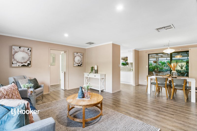 Photo - 11 Ming Court, Modbury Heights SA 5092 - Image 4