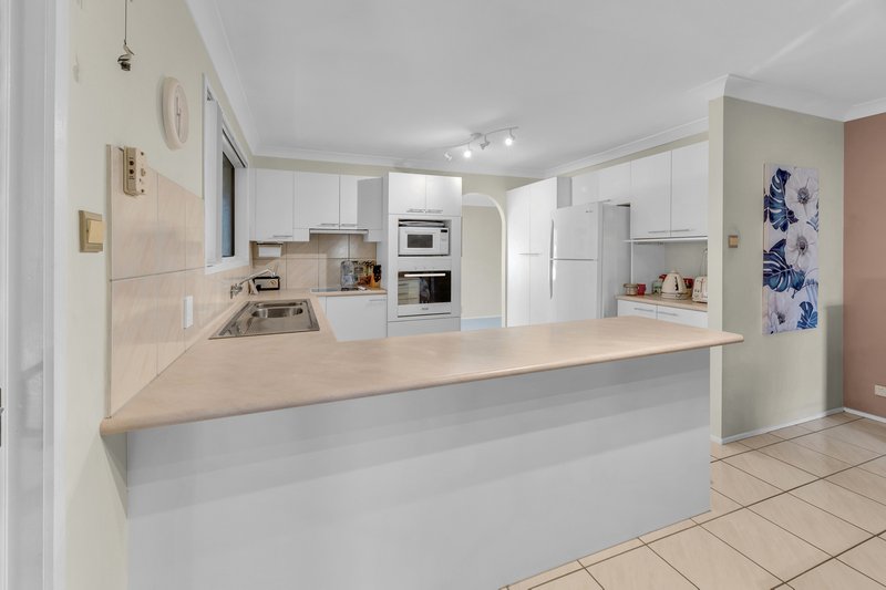 Photo - 11 Mingaletta Drive, Ashmore QLD 4214 - Image 6