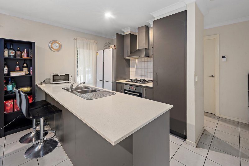 Photo - 11 Mirka Drive, Lalor VIC 3075 - Image 2