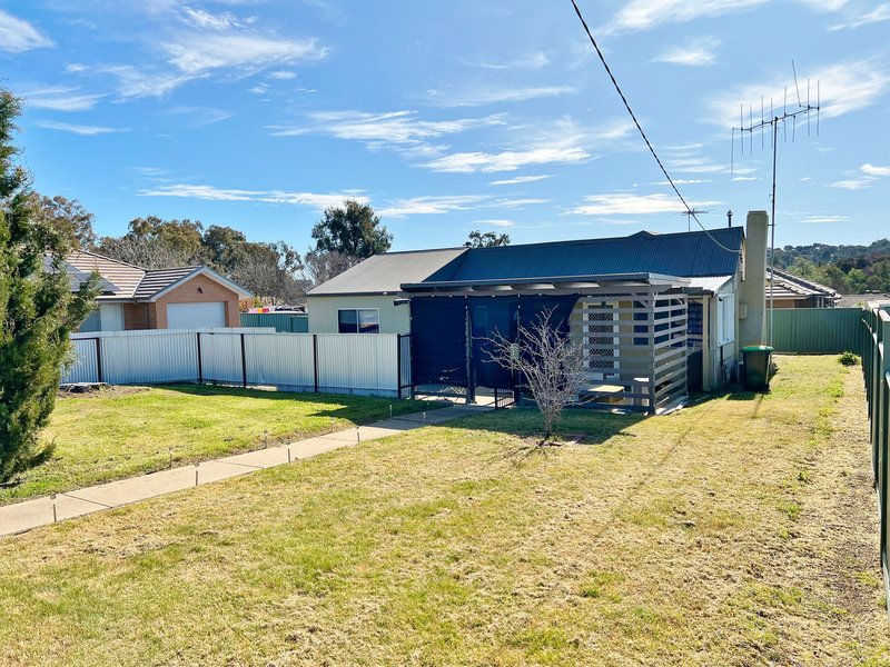 Photo - 11 Miro Street, Young NSW 2594 - Image 1