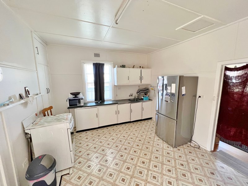 Photo - 11 Miro Street, Young NSW 2594 - Image 2